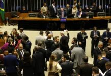 Câmara aprova projeto que reduz benefícios fiscais e reforça transparência