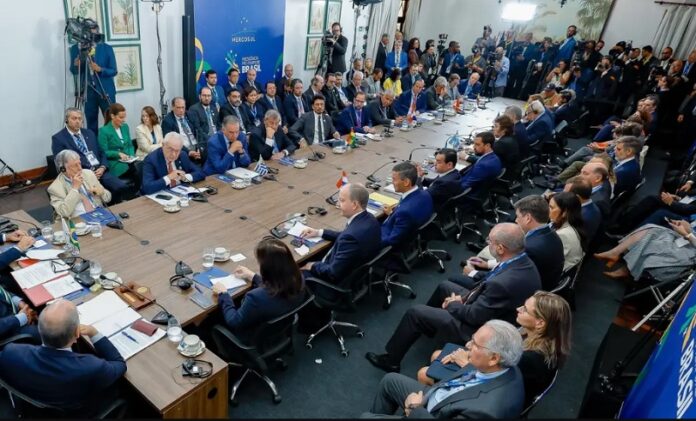 Lula defende combate conjunto ao crime organizado e alerta para riscos à paz na América do Sul politica