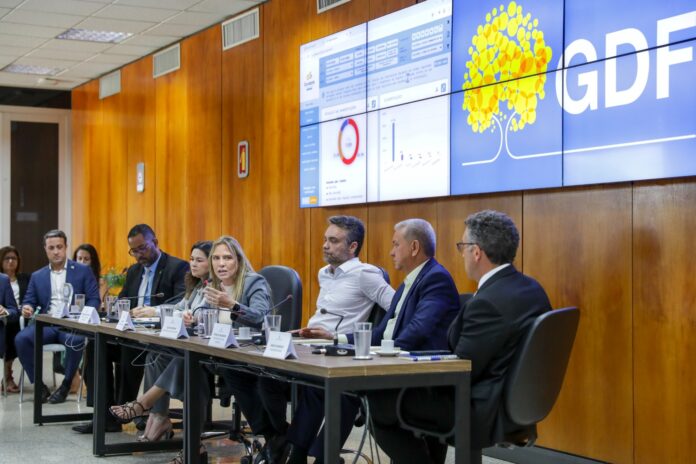 Celina Leão apresenta resultados e ferramentas de gestão em reunião com secretariado do GDF brasilia