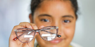 Projeto leva oftalmologia e odontologia gratuitas para crianças e adolescentes em oito cidades
