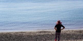 Excesso de sol e alimentação desregrada no verão podem agravar problemas de pele