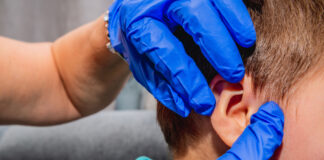 Casos de otite aumentam no verão e exigem atenção redobrada com as crianças