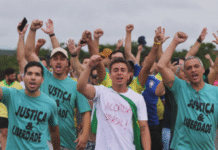 Nikolas Ferreira chega ao Distrito Federal ao fim de caminhada em apoio a Bolsonaro