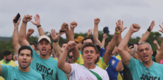 Nikolas Ferreira chega ao Distrito Federal ao fim de caminhada em apoio a Bolsonaro