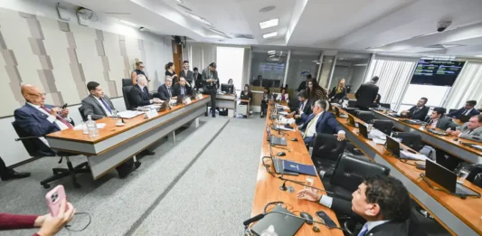 André Mendonça desobriga irmãos de Toffoli a depor em CPI do Crime Organizado