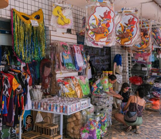 Pós-Carnaval 2026: 75,4% do comércio e serviços do DF registram alta nas vendas