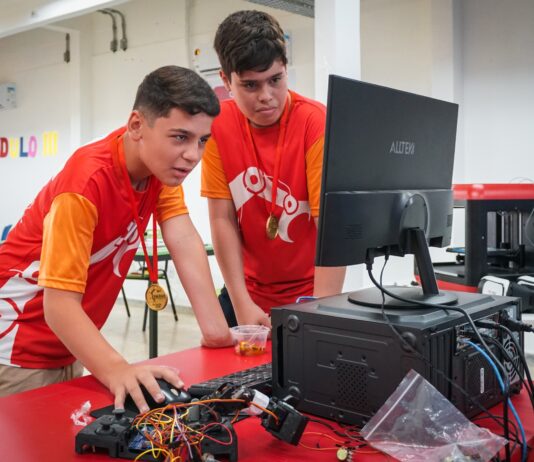 Curso gratuito de introdução à robótica abre mais de 900 em Goiás