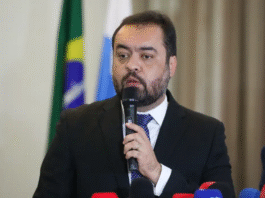 PF faz busca e apreensão contra ex-governador Cláudio Castro