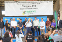 Governador Ibaneis Rocha entrega 111 contratos de uso da terra a produtores do Lago Oeste