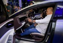 Governador Ibaneis Rocha reforça avanço dos carros elétricos em Brasília e destaca arrecadação ecológica