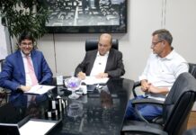 Governador Ibaneis Rocha assina prorrogação de validade do concurso de auditores de atividades urbanas até 2028