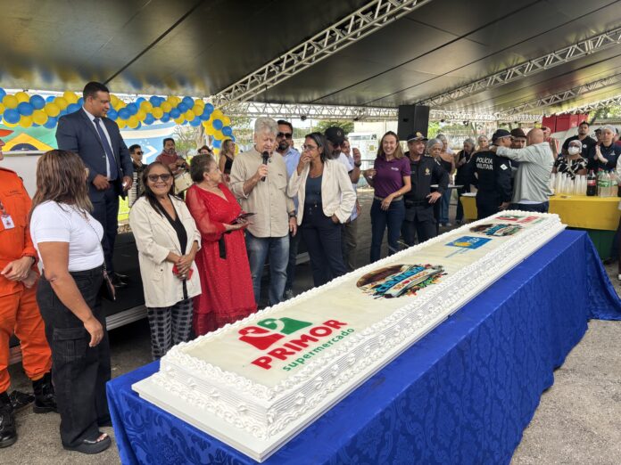 Ceilândia celebra 55 anos com corte de bolo na Praça do Trabalhador brasilia