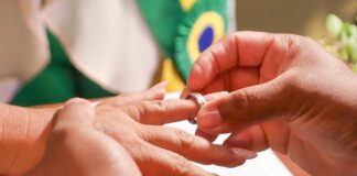 Mais de 100 casais oficializam união no primeiro Casamento Comunitário de 2026
