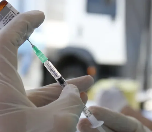 Anvisa cria grupo de trabalho para reforçar monitoramento da segurança da vacina contra a dengue