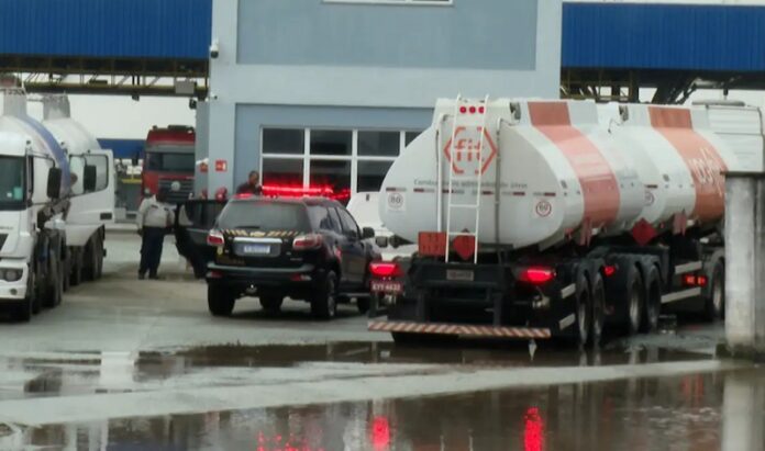 Governo intensifica fiscalização sobre combustíveis e investiga abusos em meio à crise internacional economia gasolina posto diesel fiscalização