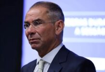 Banqueiro Daniel Vorcaro troca defesa após decisão do STF que mantém prisão