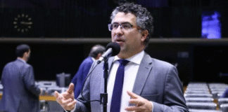 Deputado pede à PGR que Valdemar explique fala sobre Banco Master