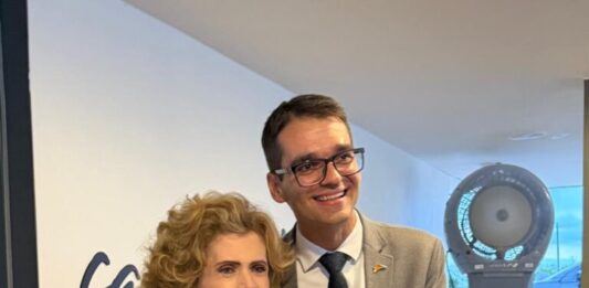 Senac-DF destaca formação integral em lançamento de livro na Praça dos Três Poderes