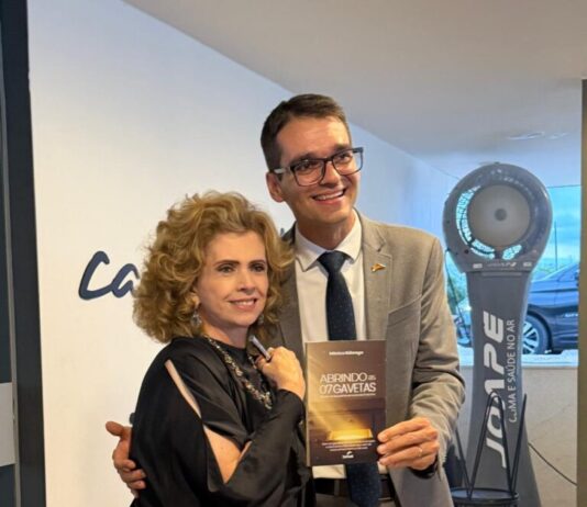 Senac-DF destaca formação integral em lançamento de livro na Praça dos Três Poderes