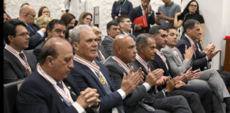 Secretários do GDF recebem Medalha do Mérito Eleitoral em homenagem no TRE-DF