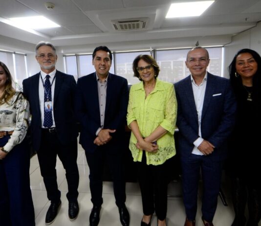 Damares cobra obras no Hran e reforça apoio à saúde no DF