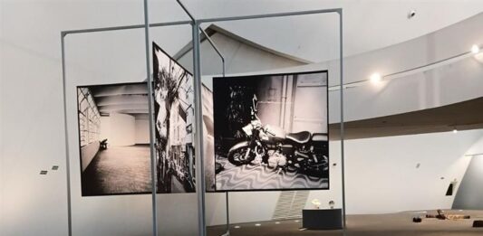 Sesc-DF e Fundação Bienal de São Paulo inauguram exposições internacionais no Museu Nacional