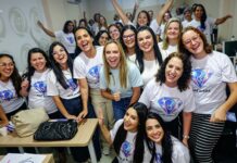 Mães atípicas ganham apoio em capacitação com famílias de crianças com síndrome de Down