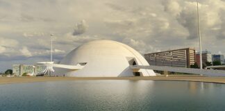 Sesc oferece mediação e ônibus gratuitos a escolas públicas para 36ª Bienal de SP no Museu Nacional da República