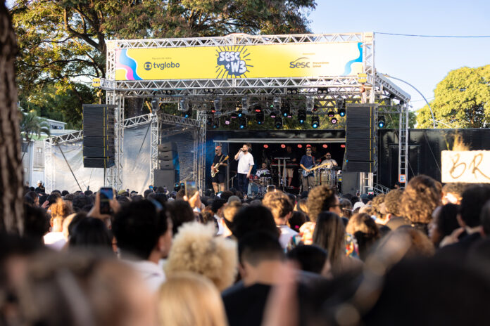 Sesc-DF reúne 16 mil pessoas na W3 Sul e mostra que acesso à cultura deve ser democrático brasilia sesc maneva