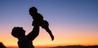 Nova lei amplia licença-paternidade e prevê até 20 dias de afastamento até 2029