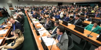 PEC que propõe fim da escala 6×1 começa a ser analisada na Câmara