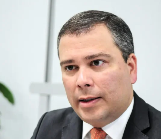 Ministros do STF votam para manter prisão de ex-presidente do BRB