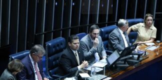Senado aprova projeto que reconhece estágio como experiência profissional