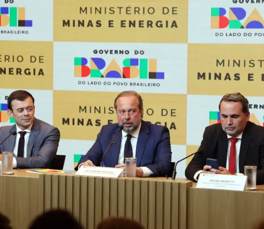 Governo anuncia subsídio para conter alta da gasolina e do diesel