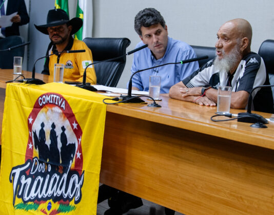 CLDF homenageia Comitiva dos Traiados por ações sociais