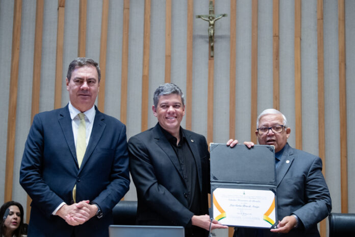 Luiz Carlos recebe Título de Cidadão Honorário de Brasília na CLDF brasilia
