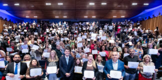 CLDF homenageia luta por inclusão e entrega primeira moção de louvor em braille em 35 anos