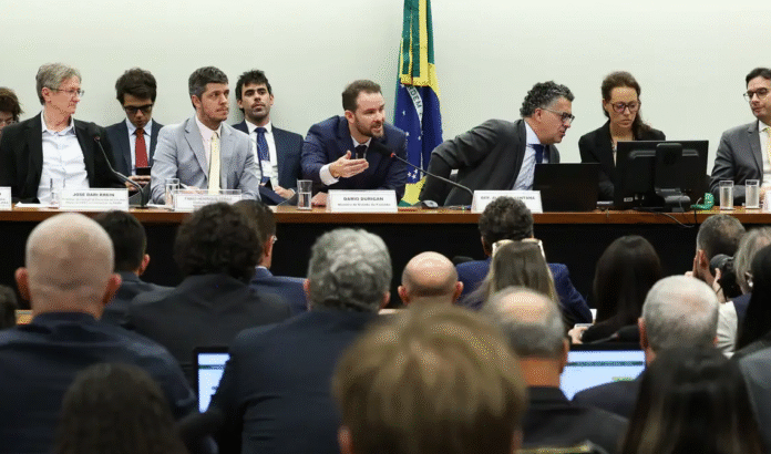 Governo rejeita indenização a empresas por fim da escala 6x1 e redução da jornada politica economia escala