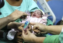 Bebês nascidos durante a Copa do Mundo ganham homenagens em hospitais do Rio de Janeiro