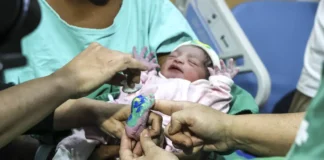 Bebês nascidos durante a Copa do Mundo ganham homenagens em hospitais do Rio de Janeiro