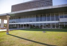 GDF decreta ponto facultativo para jogo do Brasil