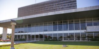 GDF decreta ponto facultativo para jogo do Brasil