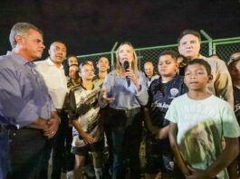 Arena de beach soccer e campo sintético em Ceilândia ganham iluminação pública