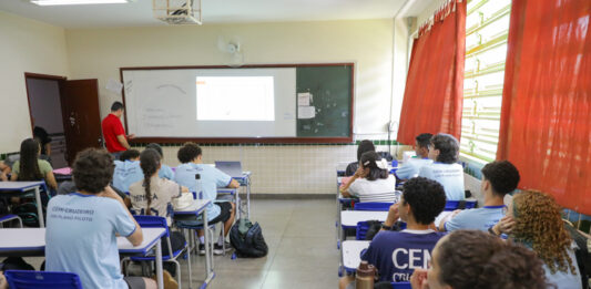 CLDF realiza sessão solene para entrega do 4º Prêmio Paulo Freire de Educação