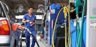 Comércio recua 1,5% em abril e registra pior desempenho mensal