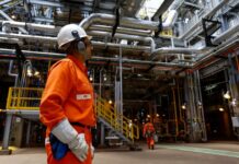 Economia brasileira cresce em abril e demonstra resiliência diante de juros altos e pressão do petróleo