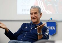 Técnico Carlos Alberto Parreira passa por cirurgia
