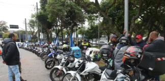 Governo federal anuncia linha de crédito para motociclistas de aplicativos financiarem motos novas