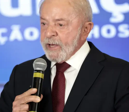 Lula oferece apoio à Venezuela