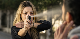 Sancionada lei que autoriza mulheres maiores de 18 anos a portar spray de pimenta